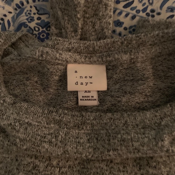 tie deatailed long sleeve - Picture 3 of 3